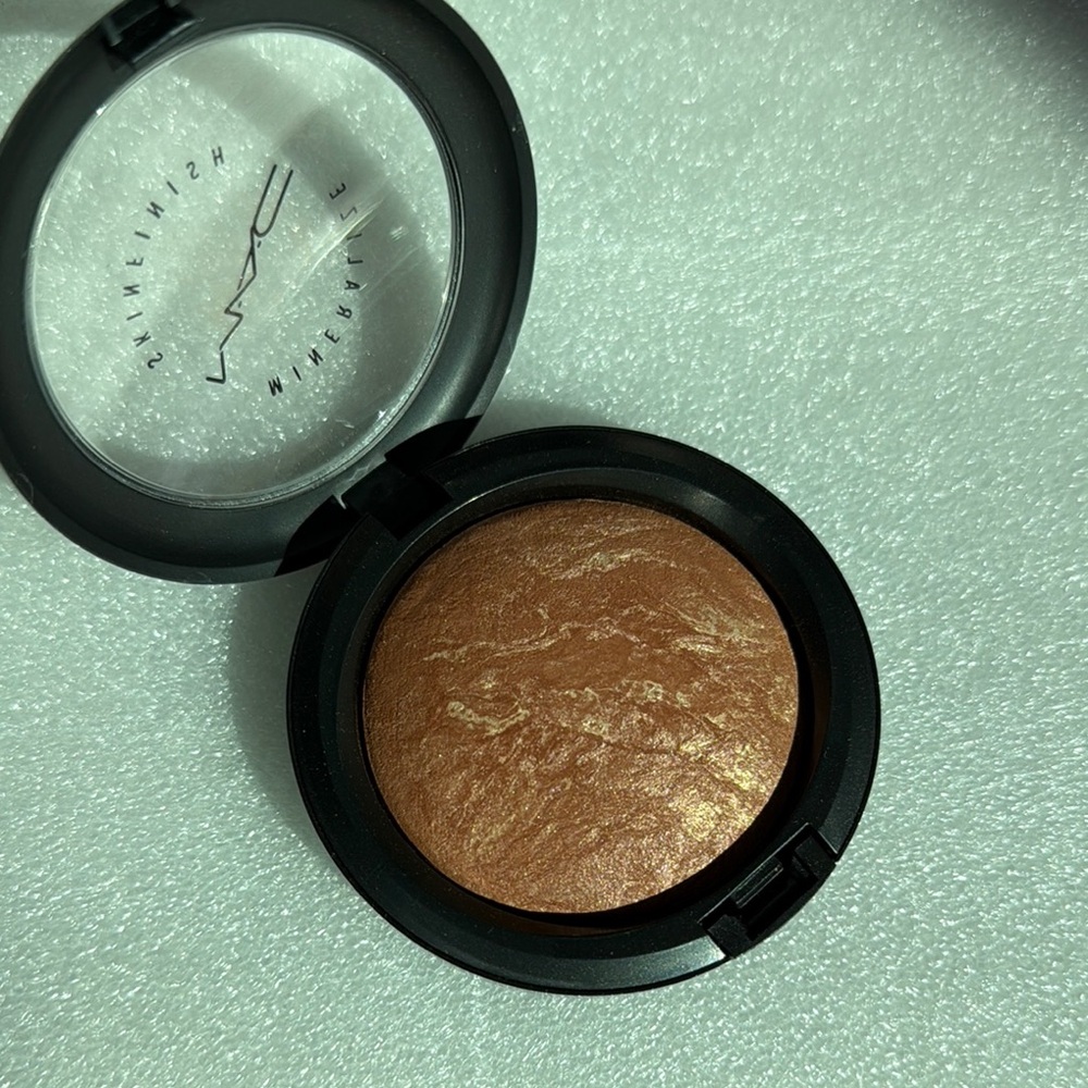 MAC Cosmetics Mineralize Skinfinish Highlighter - Warmed NWOT LE